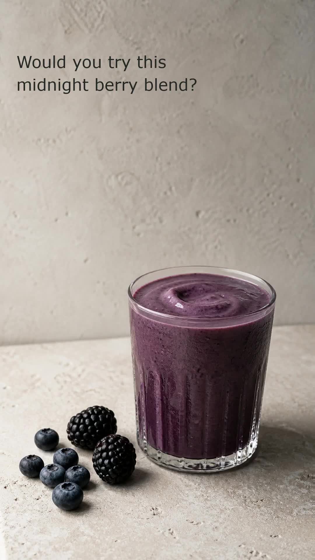 Violetter Beeren-Joghurt-Smoothie
